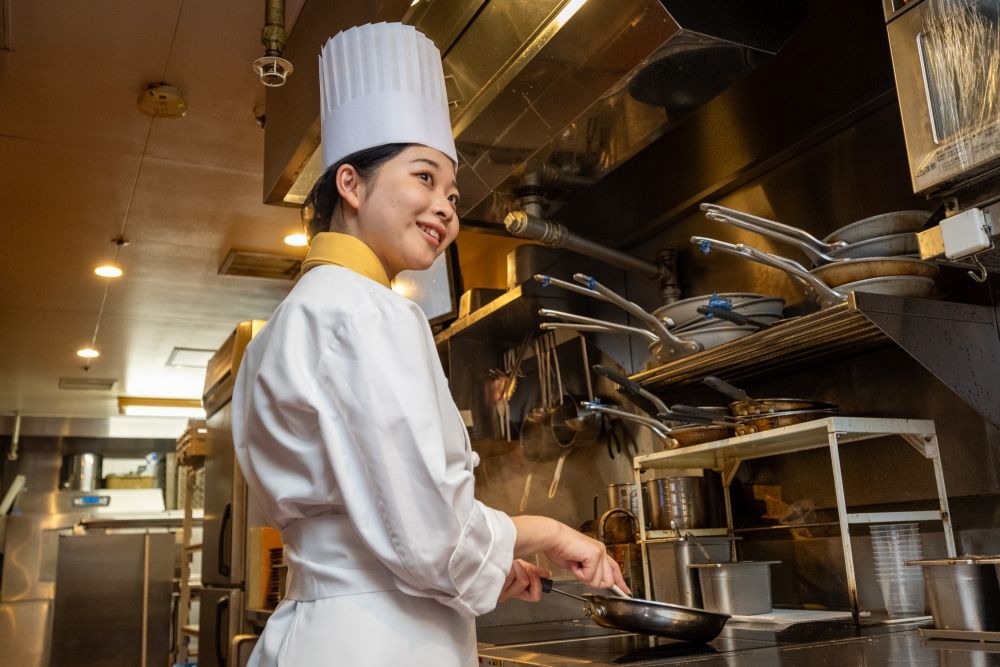 欢迎日语 N3 或以上学历 ☆ 没有经验OK！可以学习烹饪的餐厅厨房工作人员（银座）